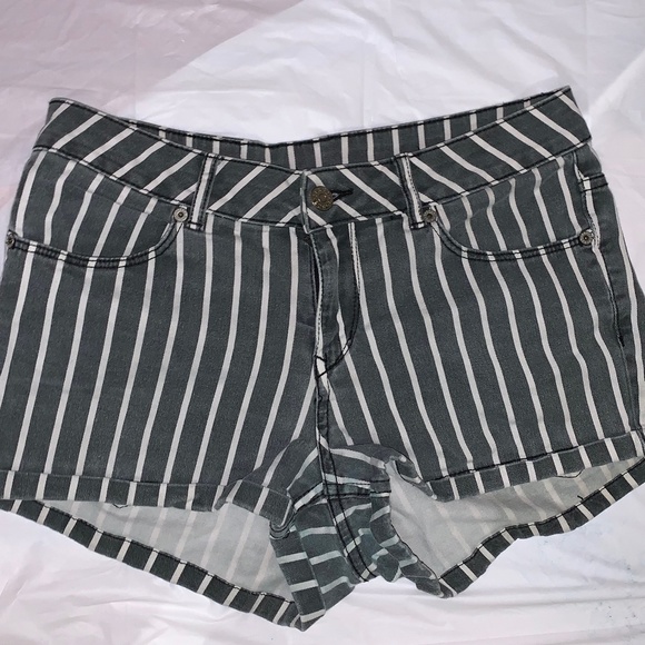 H&M striped black and white high waisted shorts - Picture 1 of 3